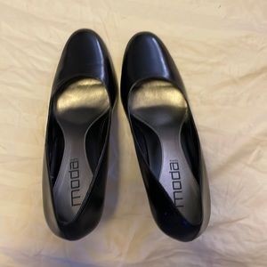 Moda black leather heels